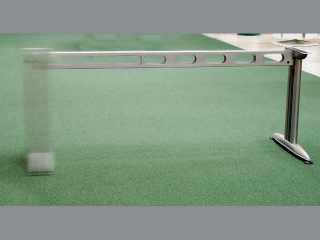 IRODABÚTOR TARTOZÉKOK - IRODAI ASZTALLÁB ÁTKÖTŐ TELESZKÓPOS 1200/2000mm RAL9006 #1