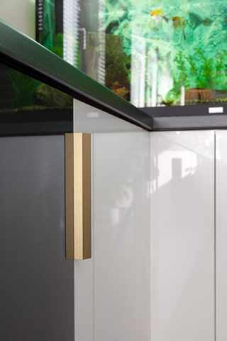 BÚTORFOGANTYÚ UA09-1000 SZÁLCSISZOLT ARANY #3