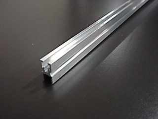 TOLÓAJTÓ VASALAT - TOLÓAJTÓ BÚTORLAPHOZ 973 ÜVEGBEFOGÓ PROFIL 2 fm ALUMÍNIUM #1