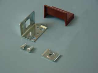 FÜGGESZTŐ ELEMEK - SZEKRÉNY FÜGGESZTŐ 345-ÖS VASALAT 52×35×32 mm BARNA #1