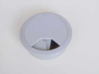 IRODABÚTOR TARTOZÉKOK - 30102 KÁBELKIVEZETŐ ATM:60 SZÜRKE #1